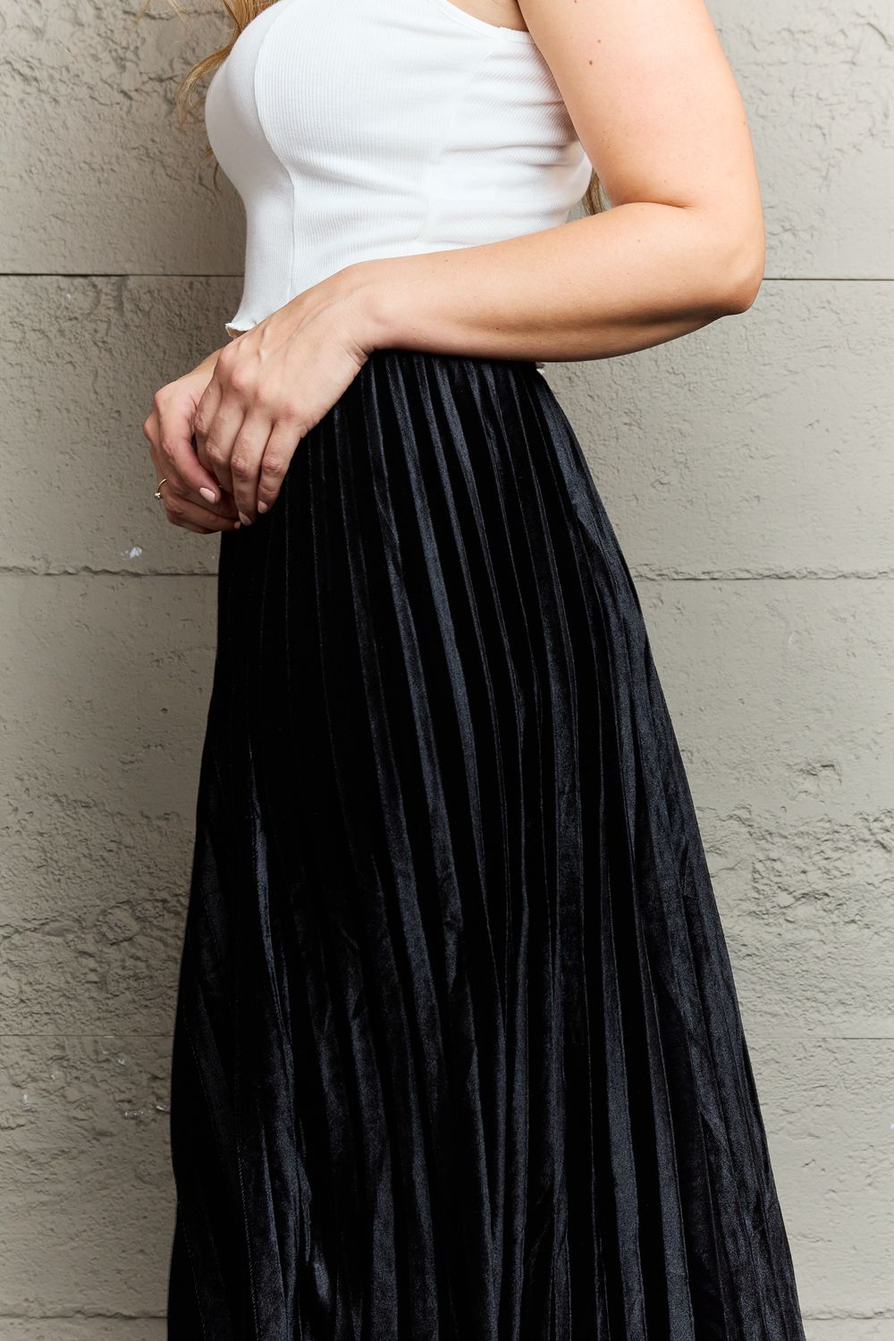 Ninexis Accordion Pleated Flowy Midi Skirt - Lecatta