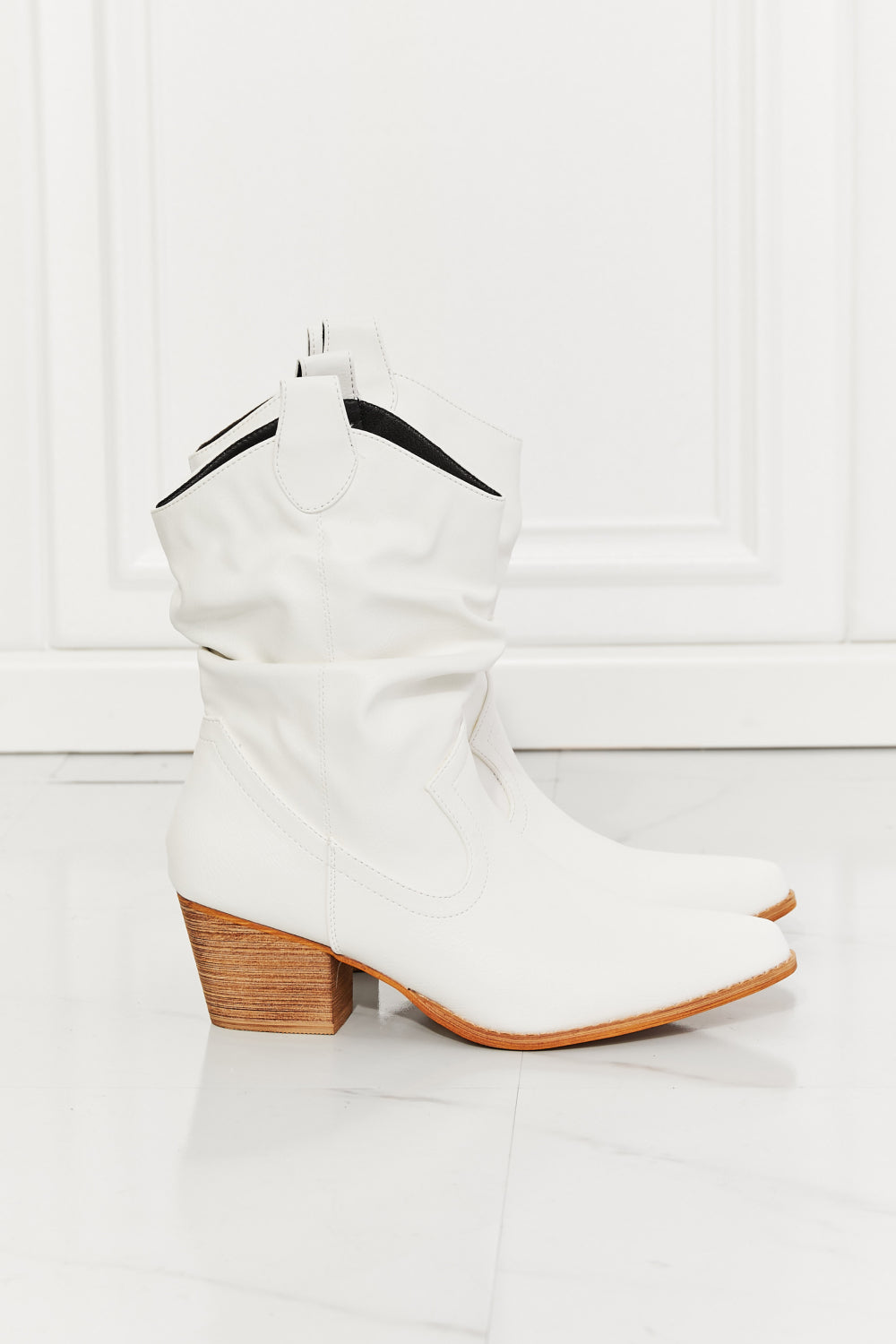 MMShoes Better in Texas Scrunch Cowboy Boots in White - Lecatta